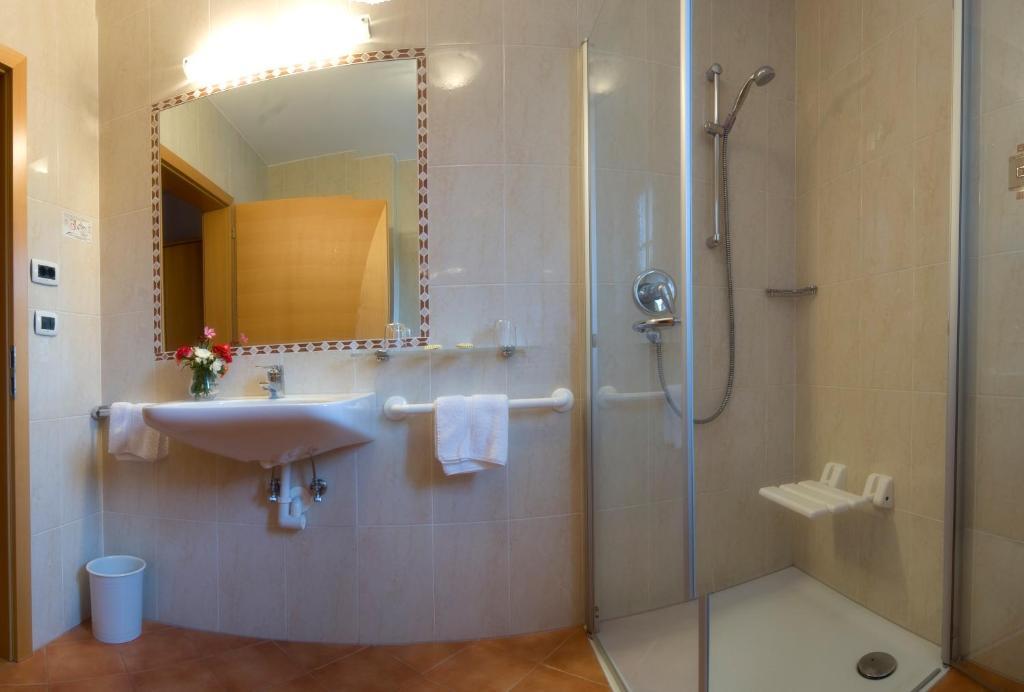 Hotel Loewenwirt Cermes Room photo